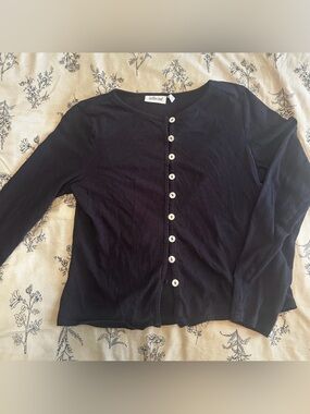 Willow & Root Black Button-Front Long Sleeve Top